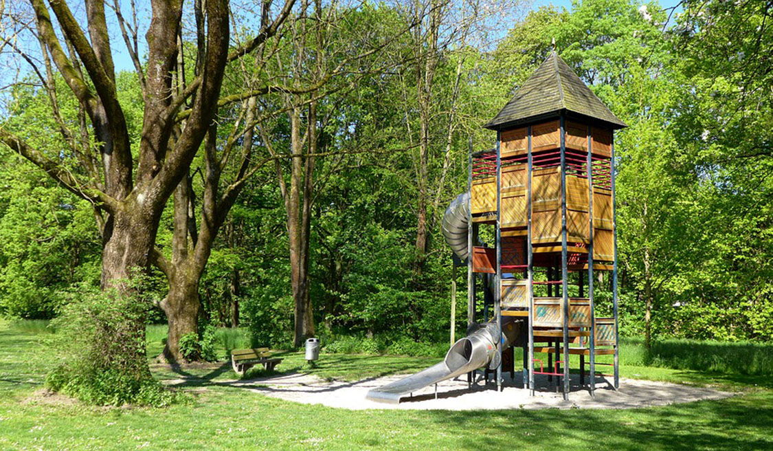 How Should Property Developer Build Kids Outdoor Playset for The Community?