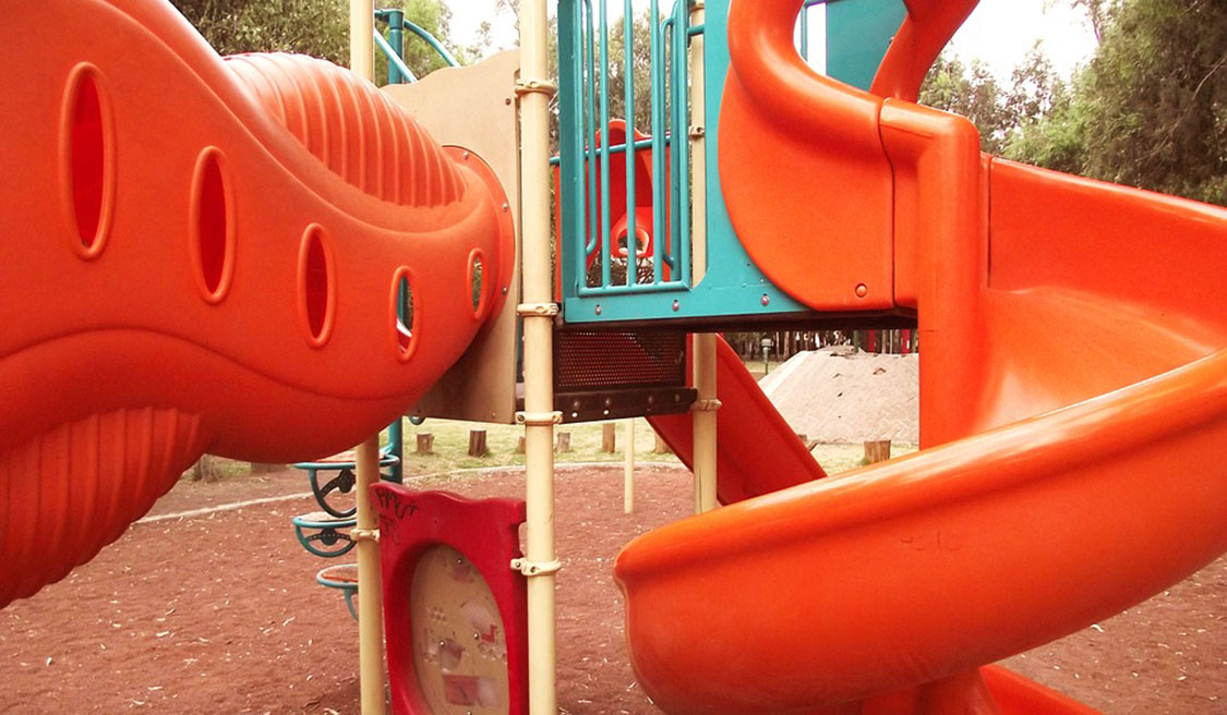 What Are The Difference between Plastic Slide Sets and Wooden Slide Sets?